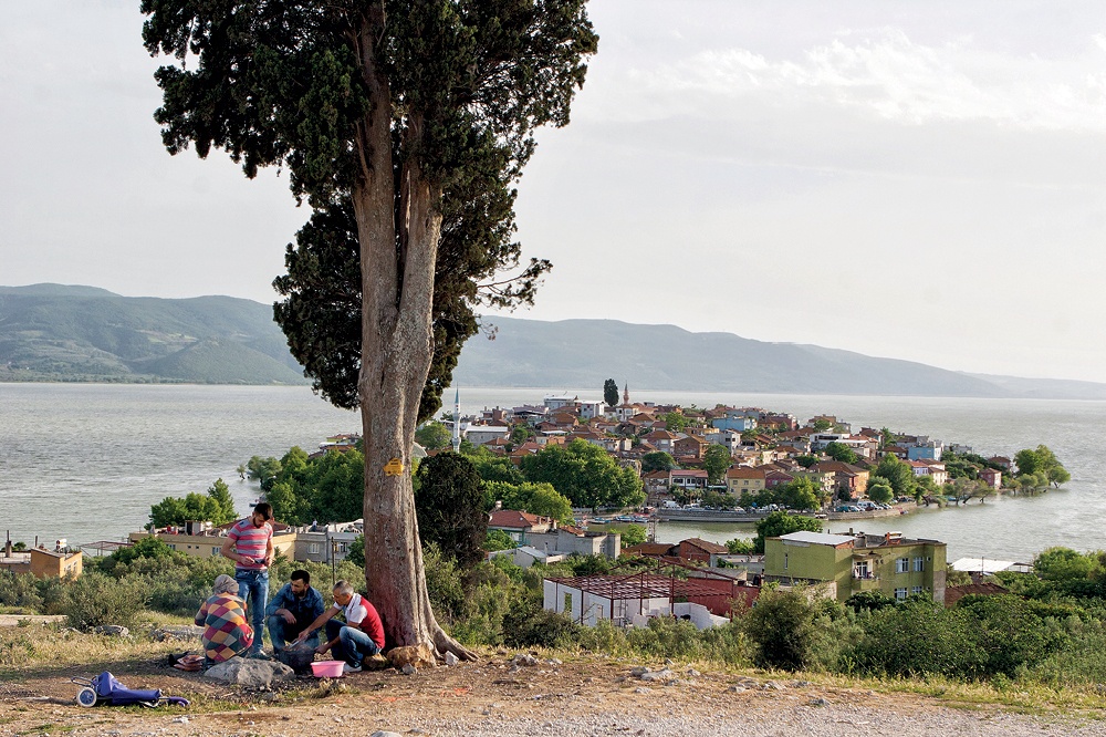 Gölyazı, Köyün Düşündeki Ada