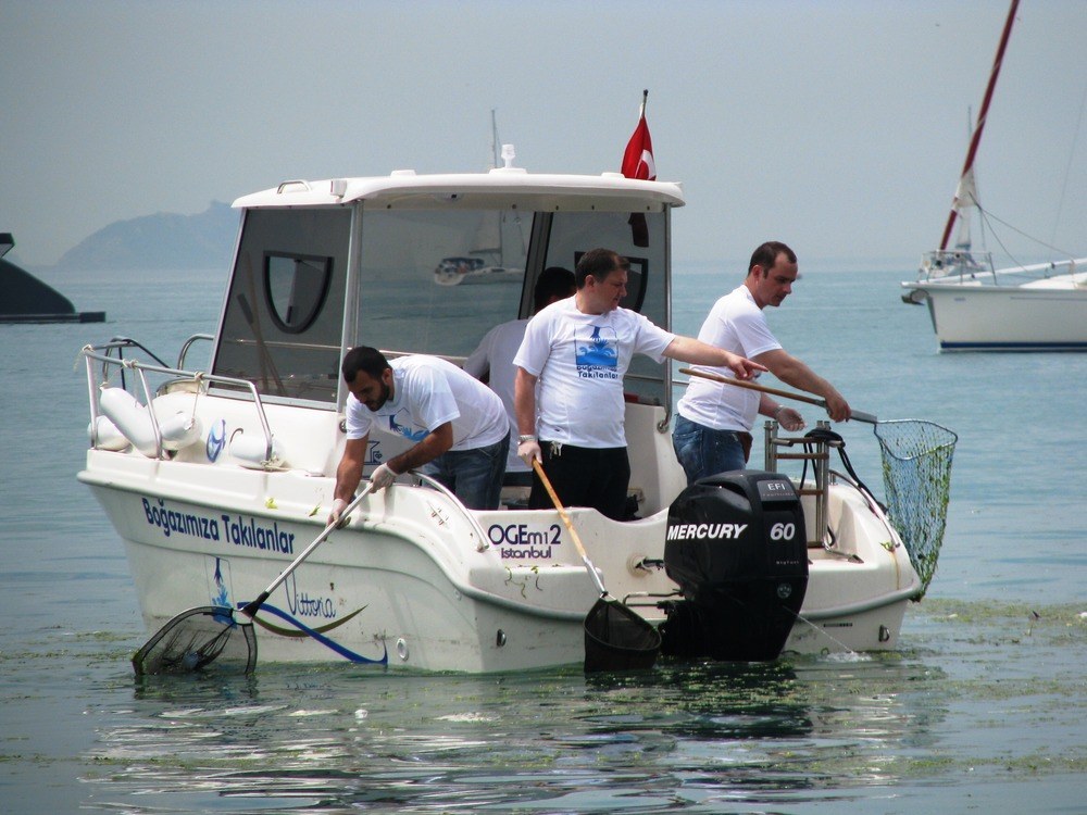 İstanbul Boğazı Su Üstü Atıklarından Temizleniyor