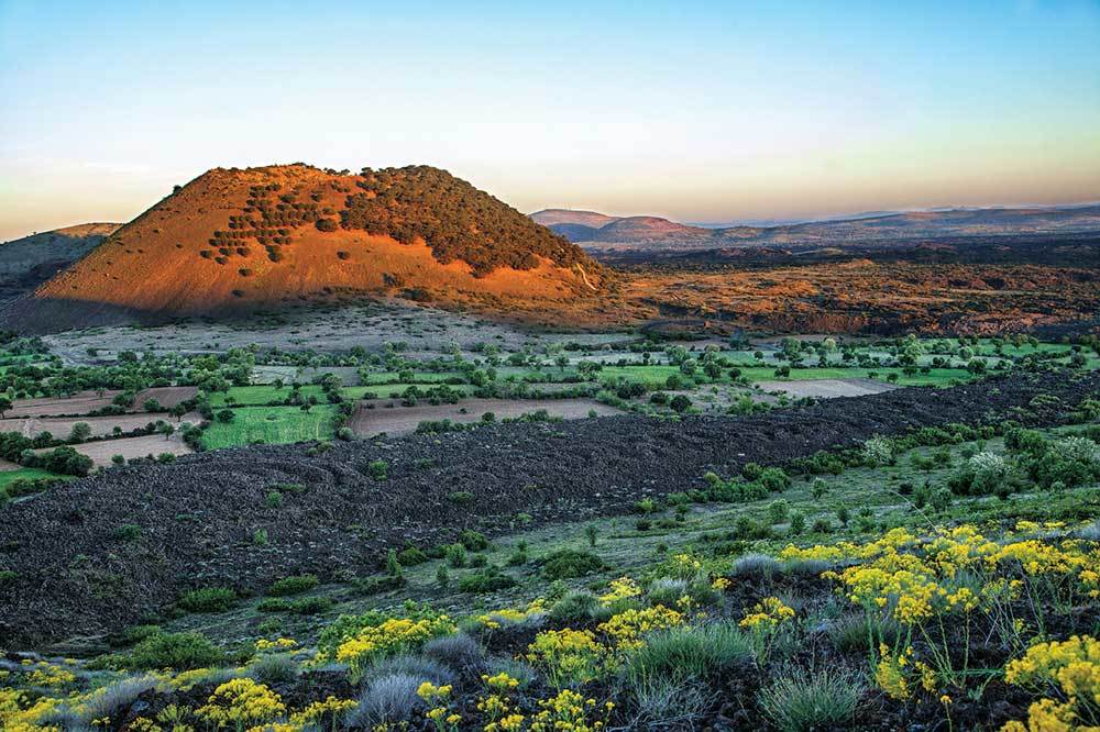 Kula, Yanık Topraklar