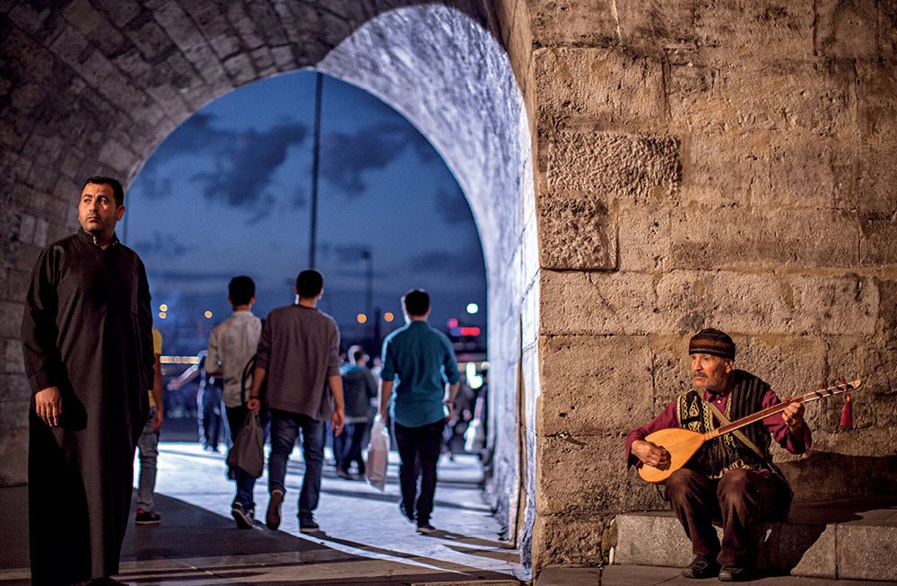 Âşık Baba: İstanbul'un Gezgin Şairi