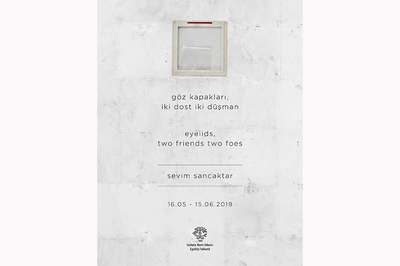 Gözkapakları, İki Dost İki Düşman...