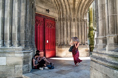 Libourne: Şatolar, Masallar ve Oyunlar