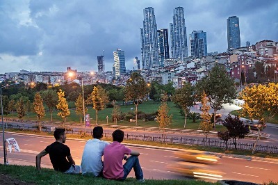 Okmeydanı, Geleceğini Arayan Semt