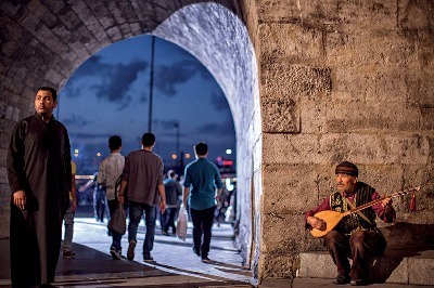 Âşık Baba: İstanbul'un Gezgin Şairi