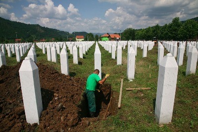 Srebrenitsa Soykırımı ve Dünya
