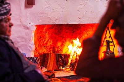 Zeytin Odunları Ev Halkını Isıtıyor