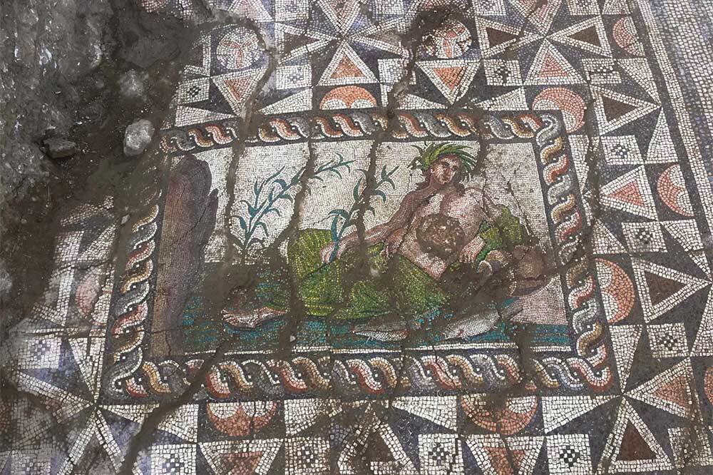 Aspendos&rsquo;un Yeni Nehir Tanrısı Mozaiği 2