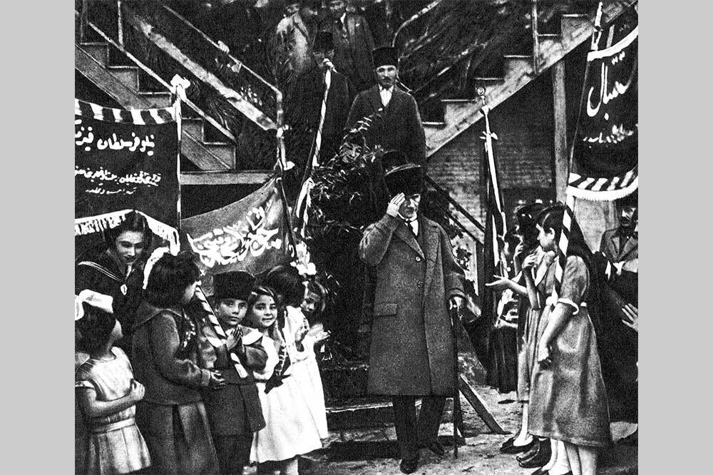 Cumhuriyet Önce Çocuklarını Kurtardı 6