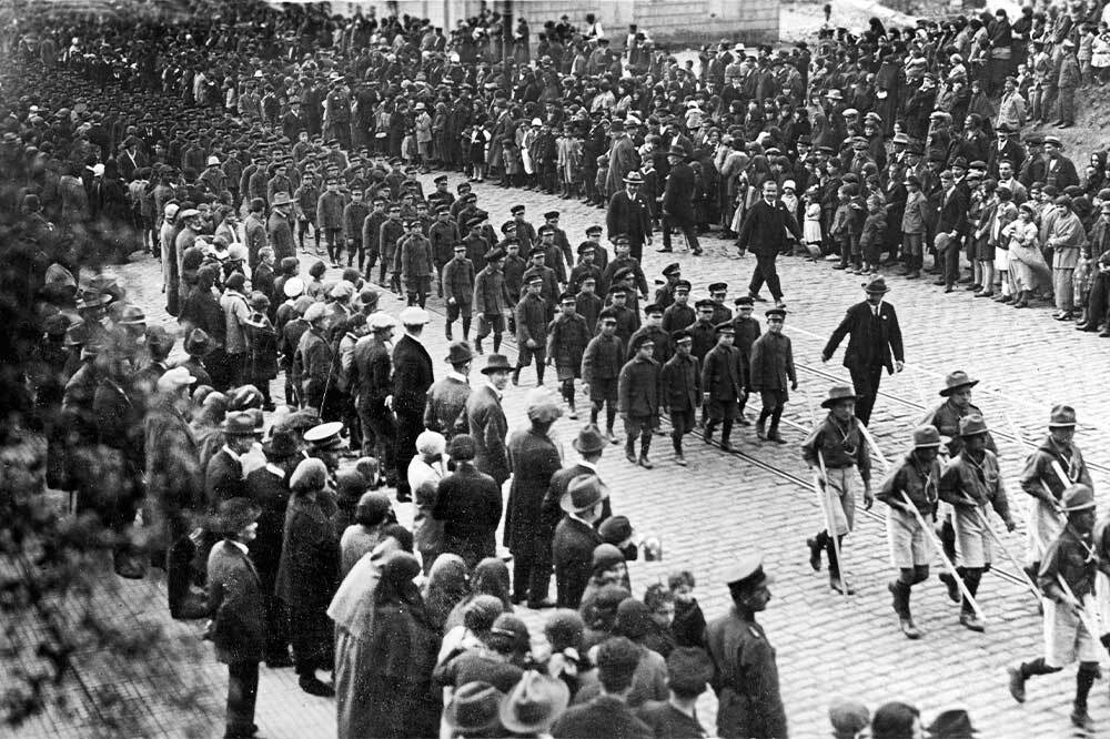 Cumhuriyet Önce Çocuklarını Kurtardı 5