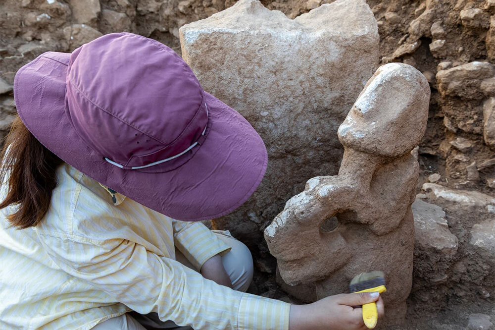 Leoparın Sırtında Oturan 11 Bin Yıllık İnsan Heykeli Karahantepe’de Bulundu 2